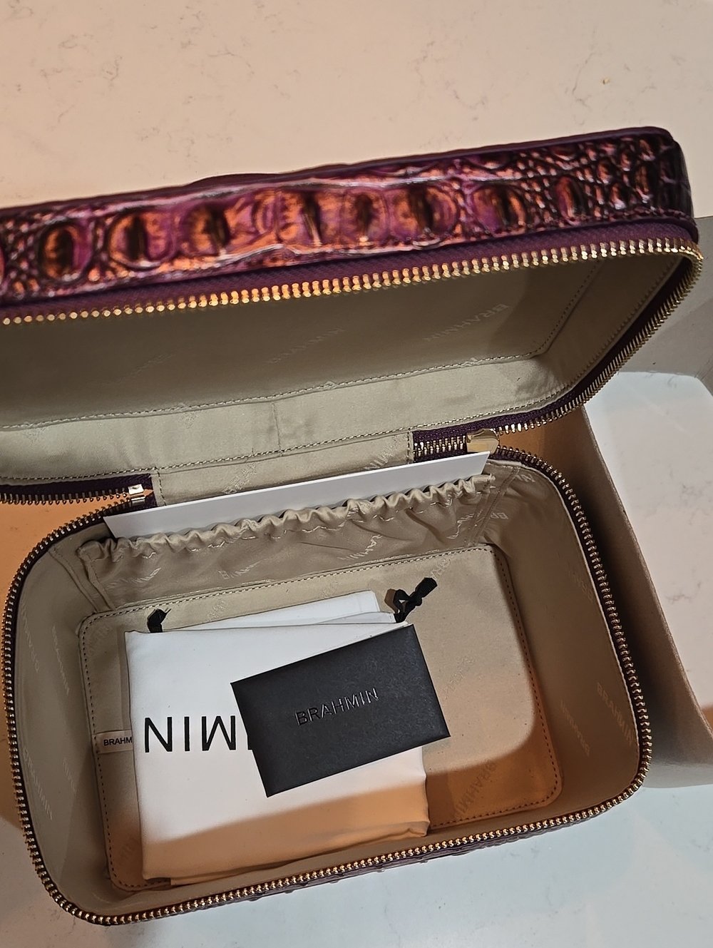 NWOT Large 8.5 X 6 X 5 Brahmin Cosmetic Case - Picture 4 of 7